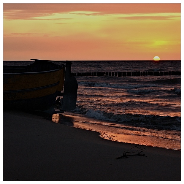 Zachód słońca na plaży w Rewalu