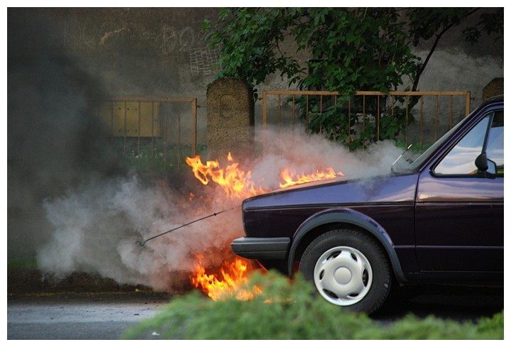 fire1 Pożar samochodu osobowego