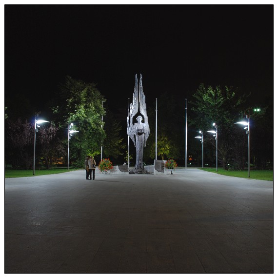 Pomnik w Szczecinie nocą