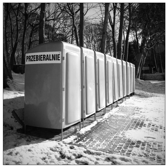 Przebieralnie nad jeziorem głębokim