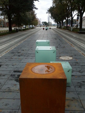 inny zardzewiały sześcian