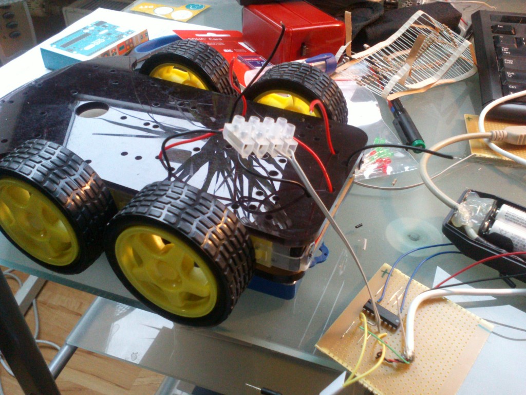 roboCar podłączony do Arduino